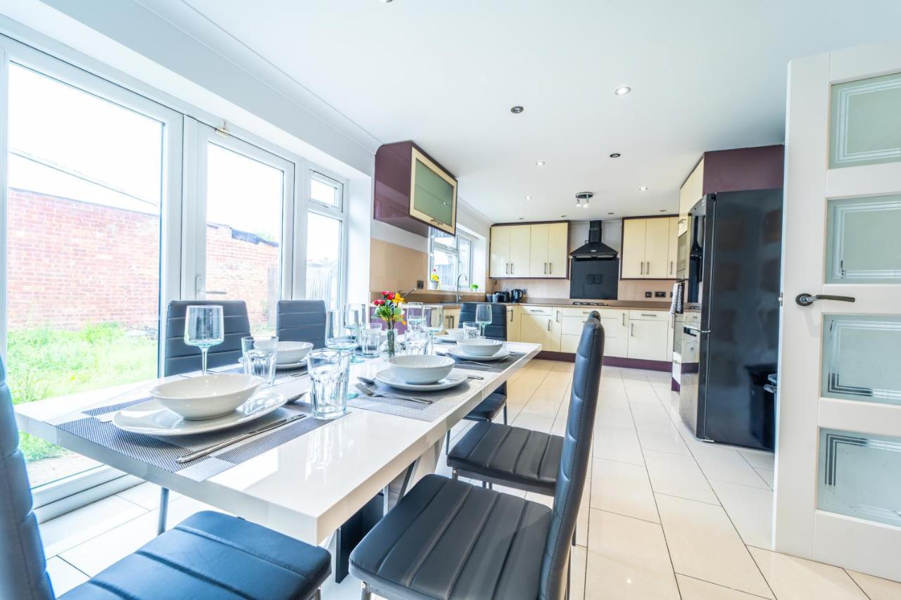 Modern Spacious 4 Bed Hayes Home With Free Parking Экстерьер фото
