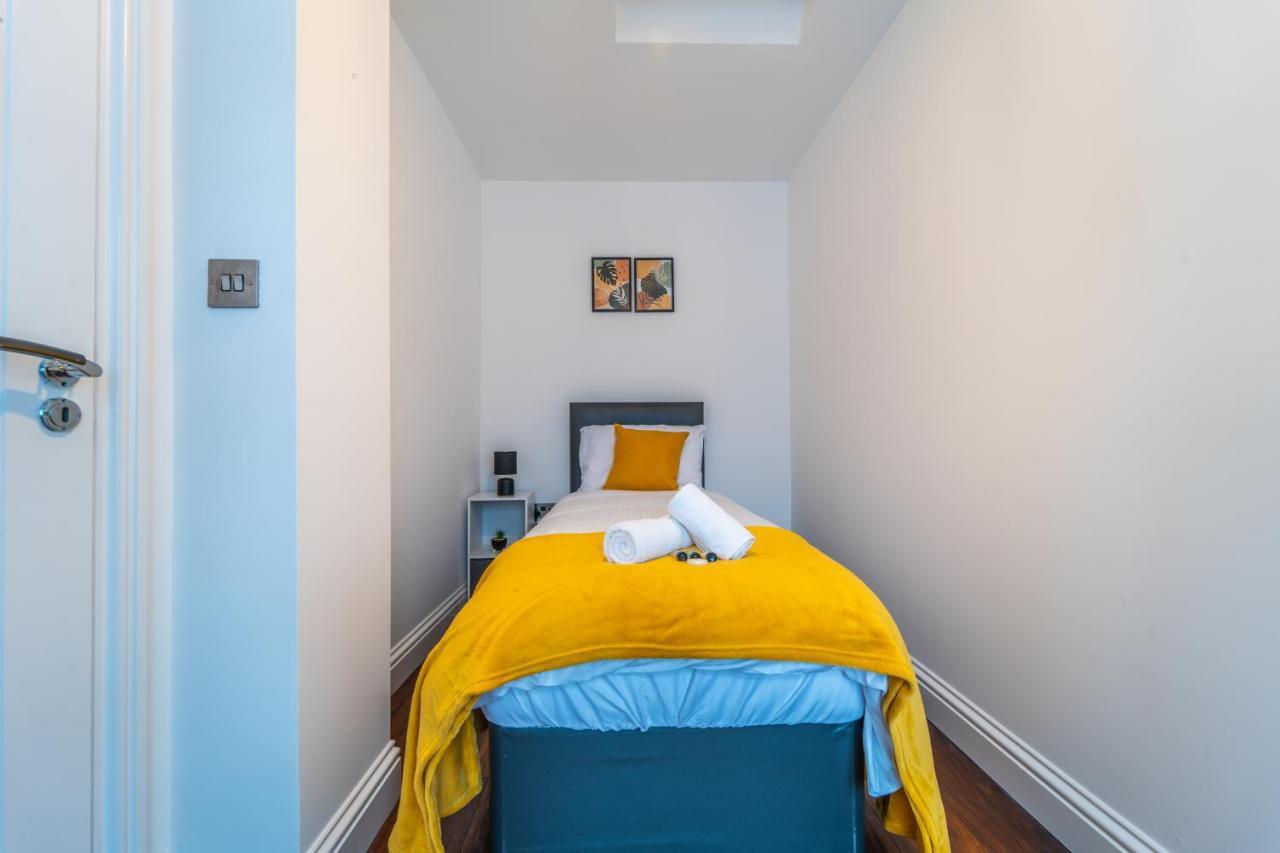 Modern Spacious 4 Bed Hayes Home With Free Parking Экстерьер фото