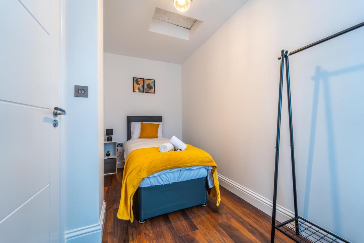 Modern Spacious 4 Bed Hayes Home With Free Parking Экстерьер фото