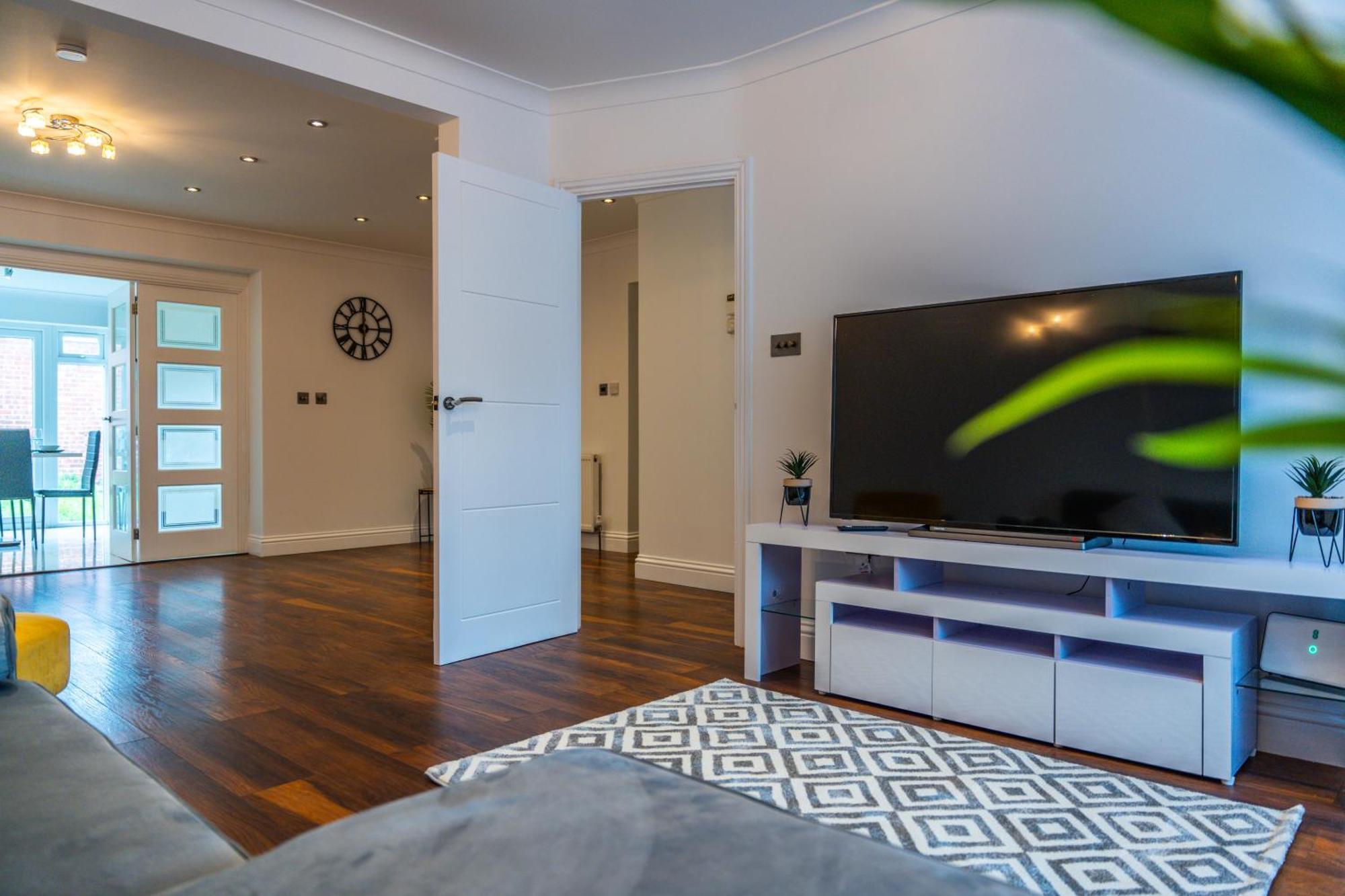 Modern Spacious 4 Bed Hayes Home With Free Parking Экстерьер фото