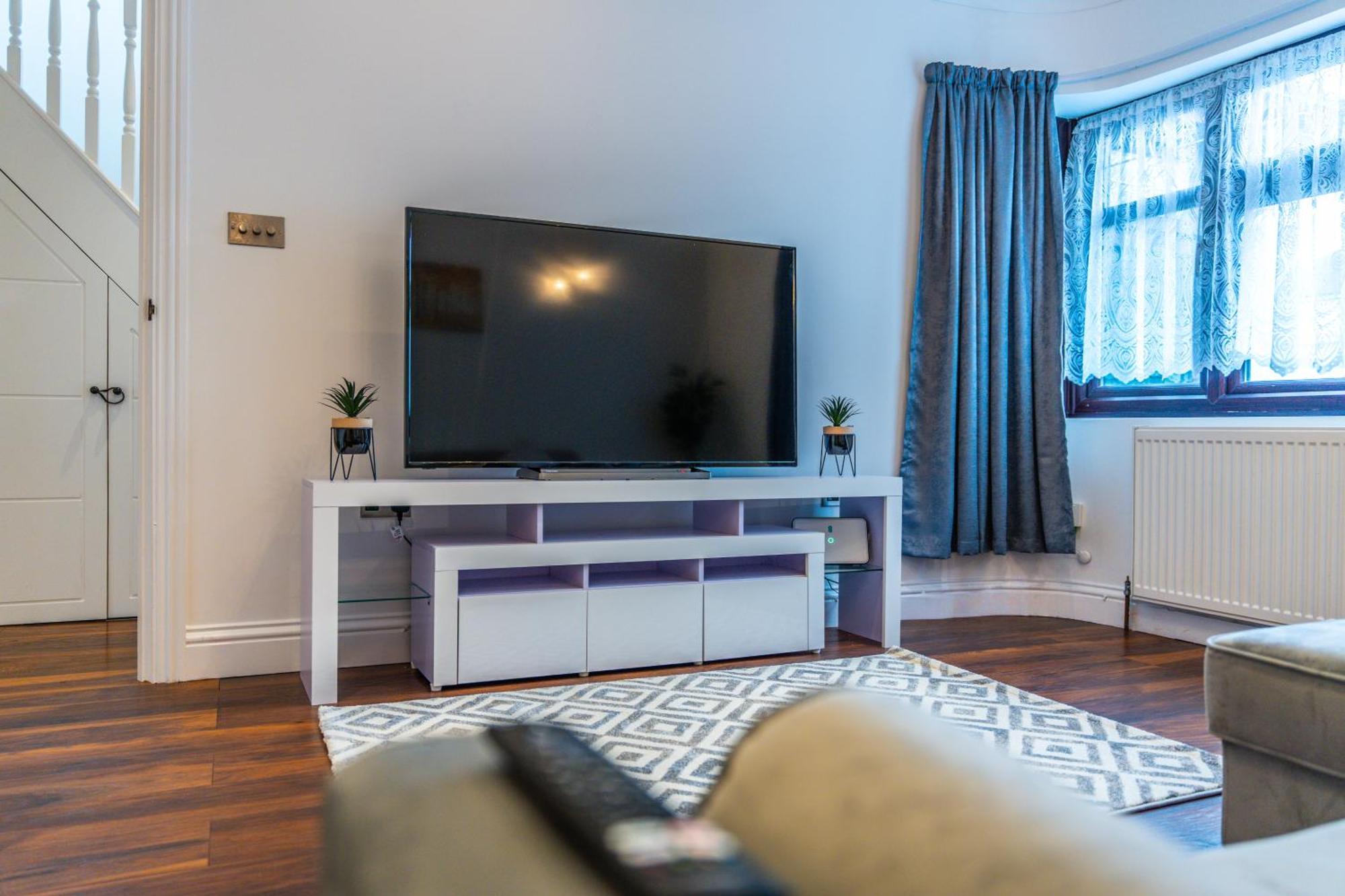 Modern Spacious 4 Bed Hayes Home With Free Parking Экстерьер фото